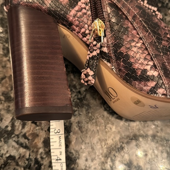 JLO dorindah faux snakeskin boots 8M NWT - Picture 11 of 11